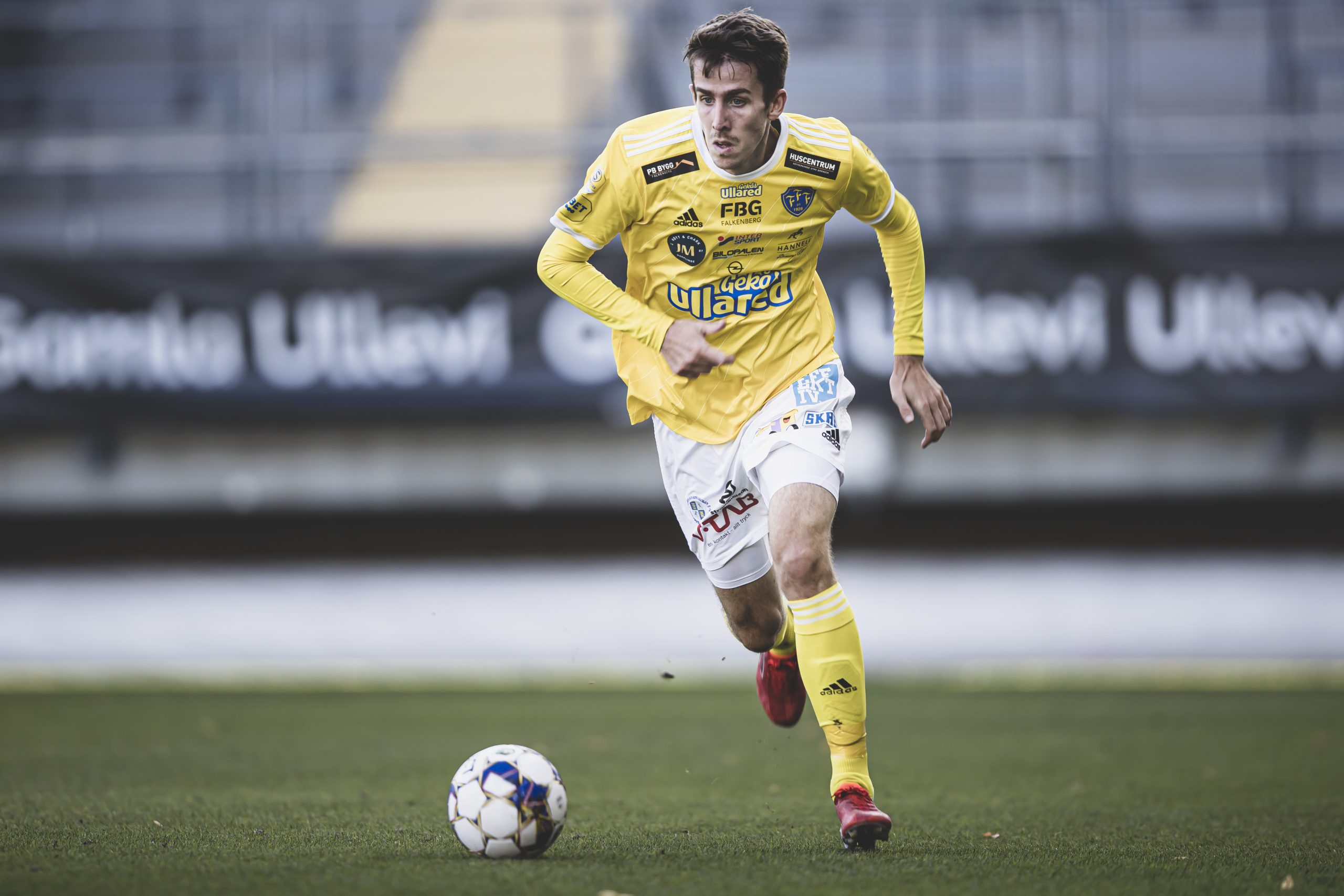 Adam Eriksson och Tobias Karlsson stannar i FFF