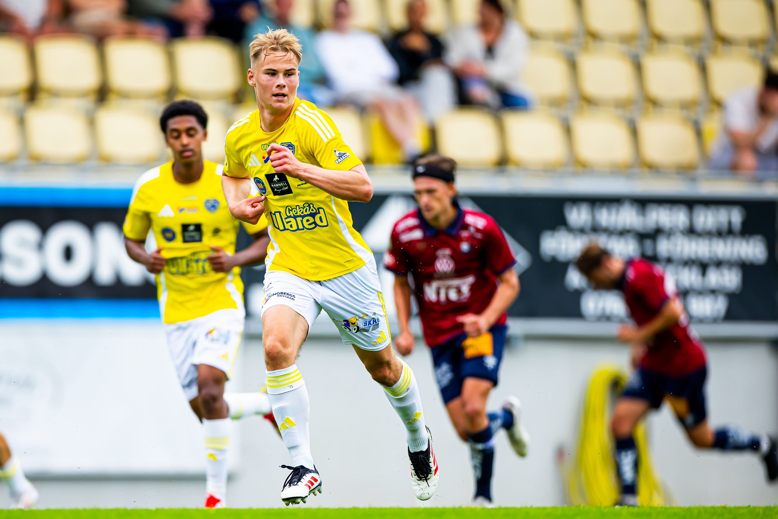 Noel Lundgren förlänger med Falkenbergs FF